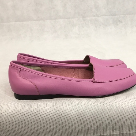 Array Loafers size 6 1/2
Good condition - Picture 6 of 8